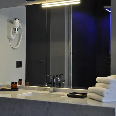 Place 24 Suites & Wellness Roma Esterno foto